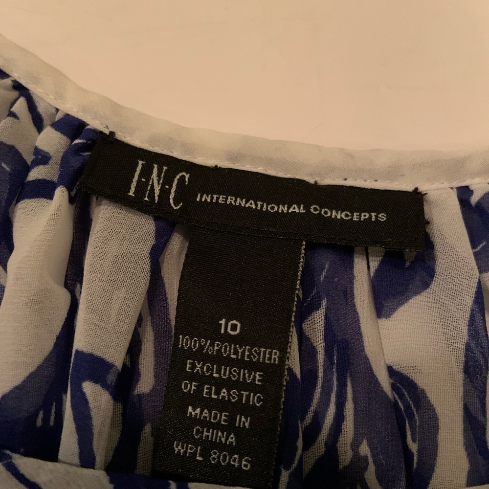 INC International Concepts White & Blue Flowy Blouse Pullover Size 10 Oversized - Picture 6 of 9